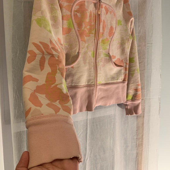 ✨Rare✨ Lululemon Peach Floral Scuba Hoodie - Picture 5 of 7